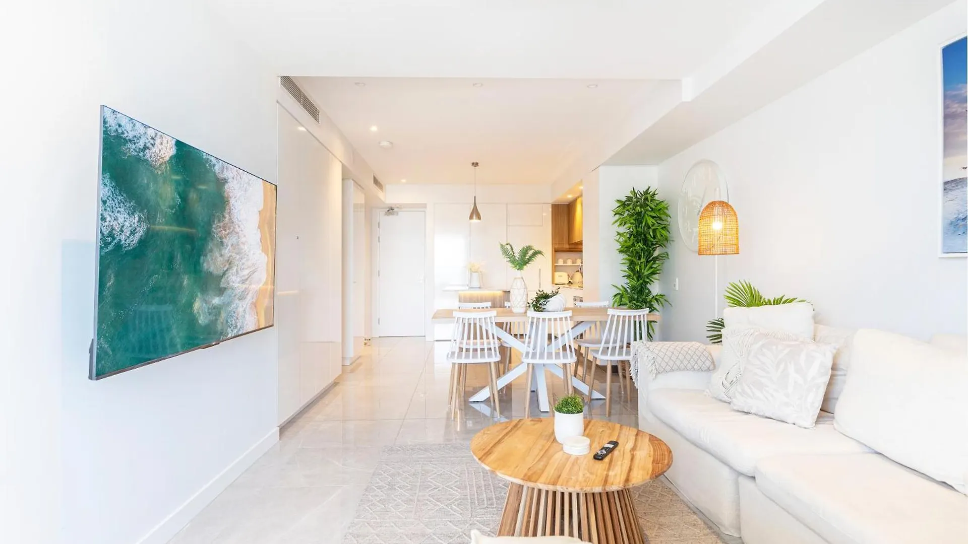 Oceanus Oasis At Bokarina Beach -Stunning Modern Coastal Apartment Кавана-Уотерс